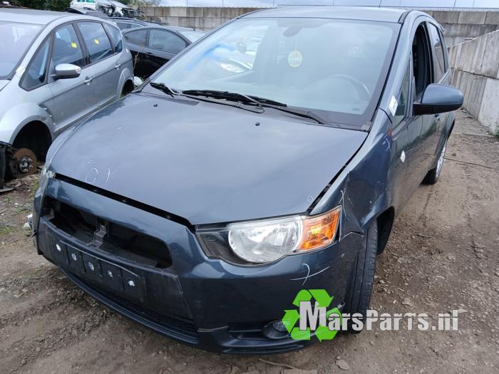 Mitsubishi Colt 1.3 16V Skrotfordon (2008, GRIJS)