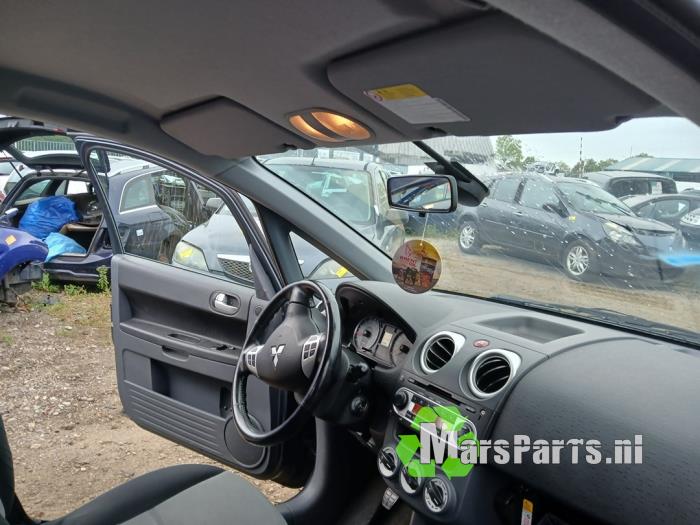 Mitsubishi Colt 1.3 16V Skrotfordon (2008, GRIJS)