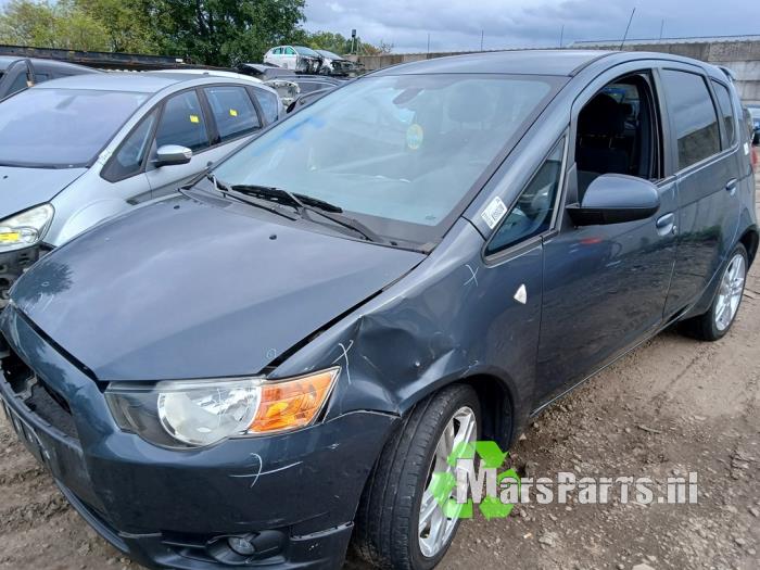 Mitsubishi Colt 1.3 16V Skrotfordon (2008, GRIJS)