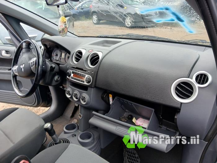 Mitsubishi Colt 1.3 16V Skrotfordon (2008, GRIJS)