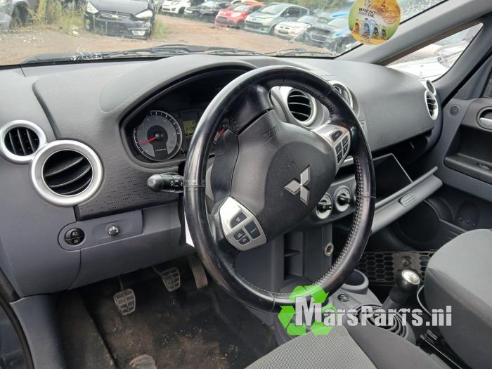 Mitsubishi Colt 1.3 16V Skrotfordon (2008, GRIJS)