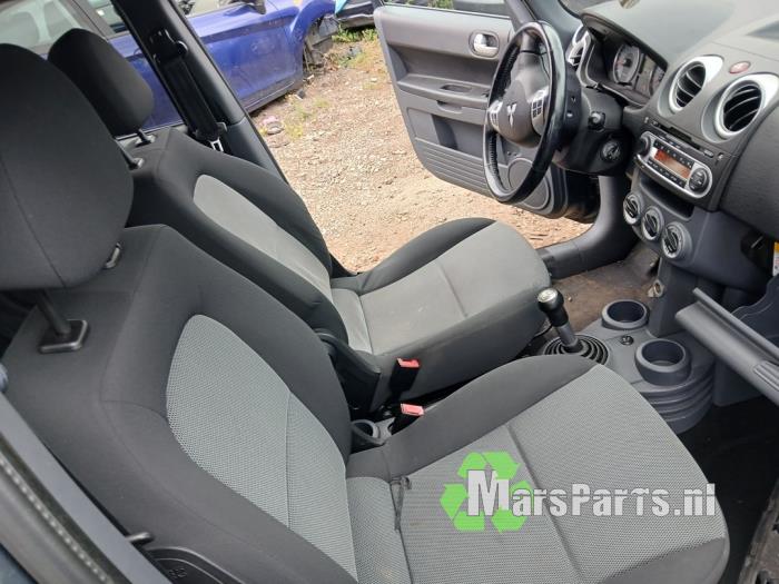 Mitsubishi Colt 1.3 16V Skrotfordon (2008, GRIJS)