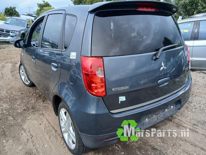 Mitsubishi Colt 1.3 16V Skrotfordon (2008, GRIJS)
