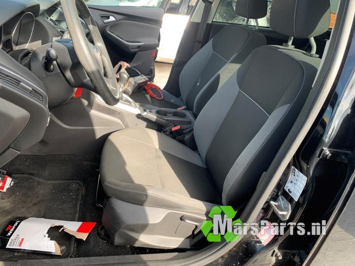 Ford Focus 3 Wagon 1.0 Ti-VCT EcoBoost 12V 125 Salvage vehicle (2013, Black)