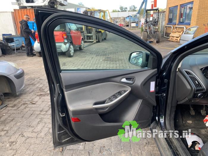 Ford Focus 3 Wagon 1.0 Ti-VCT EcoBoost 12V 125 Salvage vehicle (2013, Black)