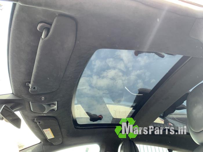 Tesla Model S 90D Samochód złomowany (2017, Czerwony)