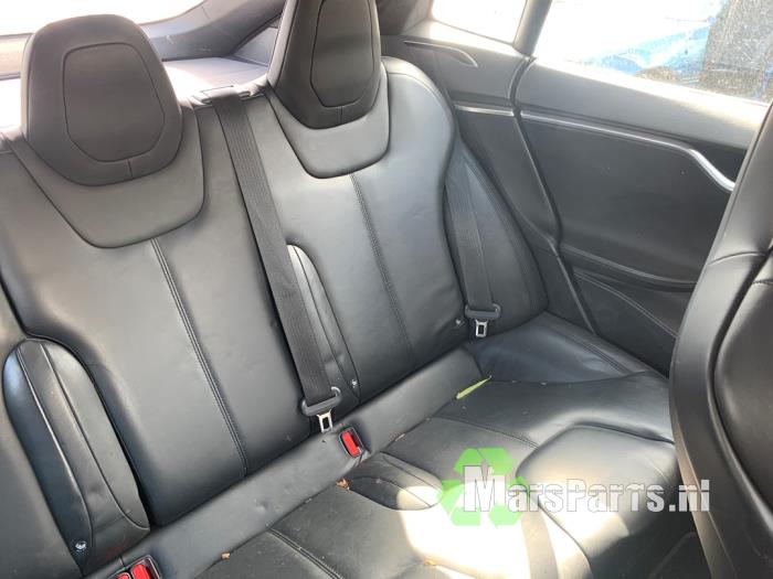 Tesla Model S 90D Samochód złomowany (2017, Czerwony)