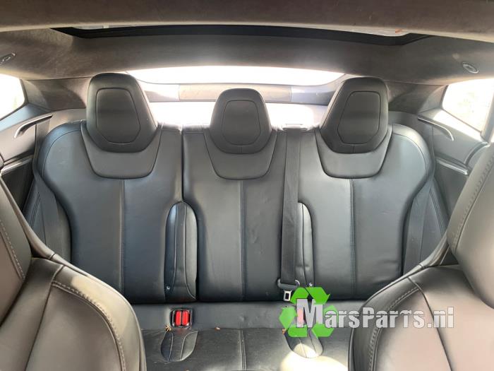 Tesla Model S 90D Samochód złomowany (2017, Czerwony)