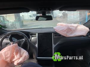 Tesla Model S 90D Samochód złomowany (2017, Czerwony)