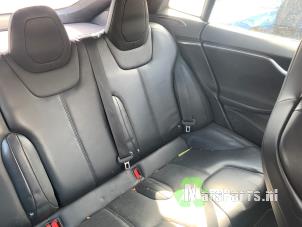 Tesla Model S 90D Samochód złomowany (2017, Czerwony)