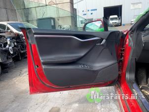 Tesla Model S 90D Samochód złomowany (2017, Czerwony)
