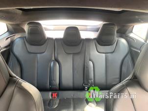 Tesla Model S 90D Samochód złomowany (2017, Czerwony)