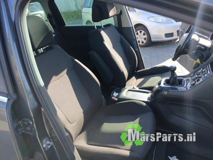 Peugeot 5008 I 1.6 THP 16V Vehículo de desguace (2009, Gris)