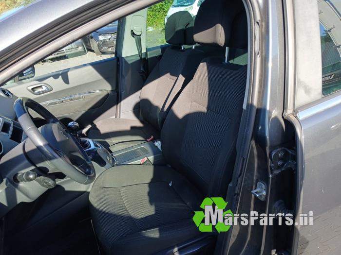 Peugeot 5008 I 1.6 THP 16V Vehículo de desguace (2009, Gris)