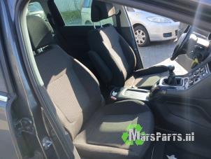 Peugeot 5008 I 1.6 THP 16V Vehículo de desguace (2009, Gris)