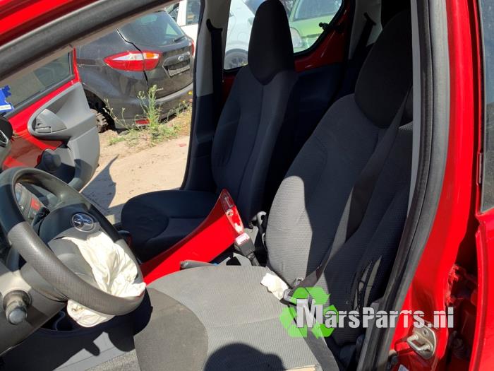 Toyota Aygo 1.0 12V VVT-i Vehículo de desguace (2007, Rojo)