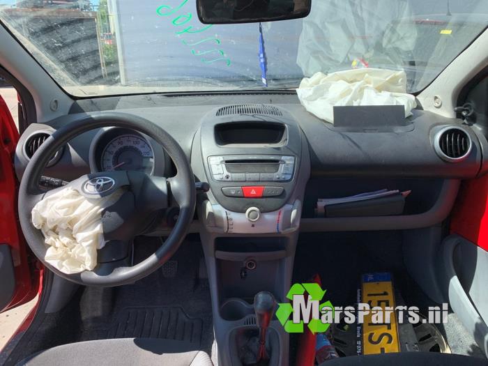 Toyota Aygo 1.0 12V VVT-i Vehículo de desguace (2007, Rojo)