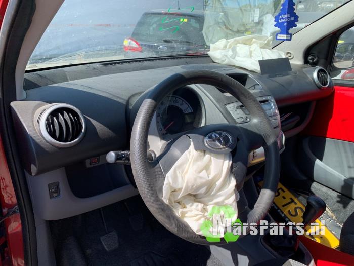 Toyota Aygo 1.0 12V VVT-i Vehículo de desguace (2007, Rojo)