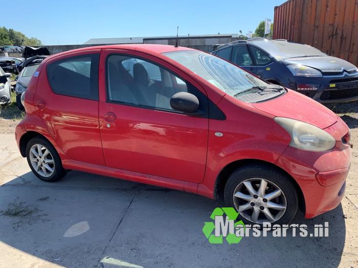 Toyota Aygo 1.0 12V VVT-i Vehículo de desguace (2007, Rojo)