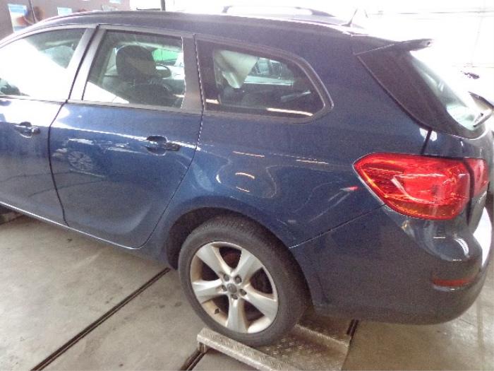 Opel Astra J Sports Tourer 1.3 CDTI 16V ecoFlex Épave (2011, Bleu)