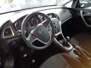Opel Astra J Sports Tourer 1.3 CDTI 16V ecoFlex Épave (2011, Bleu)