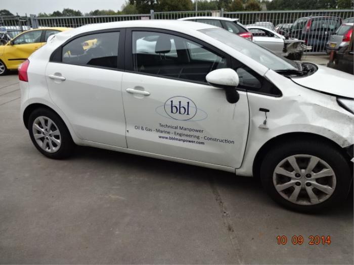 Kia Rio III 1.2 CVVT 16V Épave (2013, Blanc)