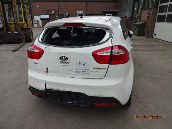 Kia Rio III 1.2 CVVT 16V Épave (2013, Blanc)