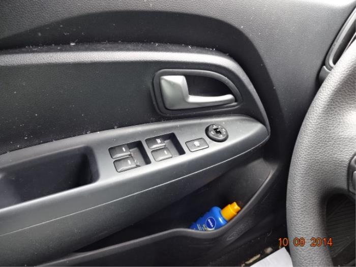 Kia Rio III 1.2 CVVT 16V Épave (2013, Blanc)