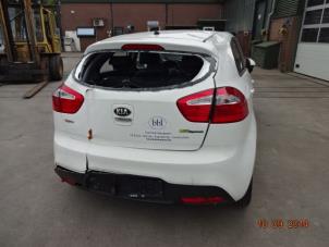 Kia Rio III 1.2 CVVT 16V Épave (2013, Blanc)