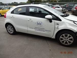 Kia Rio III 1.2 CVVT 16V Épave (2013, Blanc)