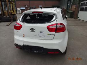 Kia Rio III 1.2 CVVT 16V Épave (2013, Blanc)