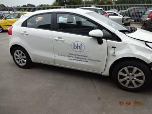 Kia Rio III 1.2 CVVT 16V Épave (2013, Blanc)
