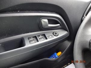 Kia Rio III 1.2 CVVT 16V Épave (2013, Blanc)