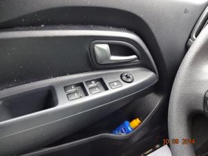 Kia Rio III 1.2 CVVT 16V Épave (2013, Blanc)