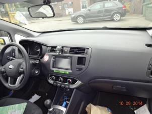 Kia Rio III 1.2 CVVT 16V Épave (2013, Blanc)