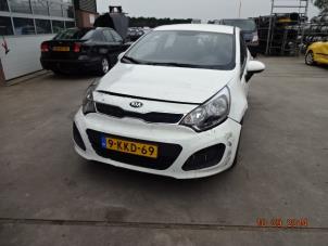 Kia Rio III 1.2 CVVT 16V Épave (2013, Blanc)