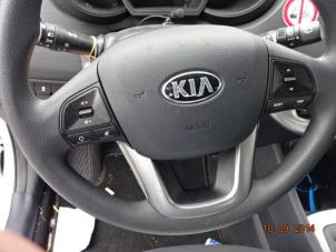 Kia Rio III 1.2 CVVT 16V Épave (2013, Blanc)