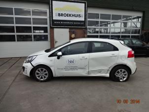 Kia Rio III 1.2 CVVT 16V Épave (2013, Blanc)