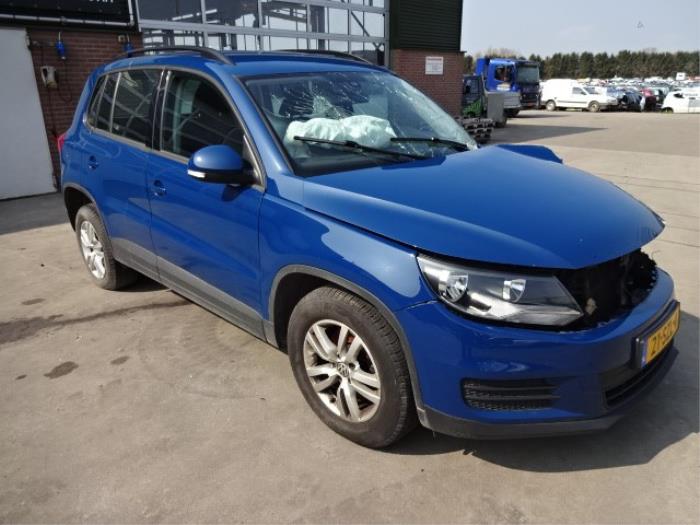 Volkswagen Tiguan 2.0 TDI 16V Blue Motion Épave (2012, Bleu)