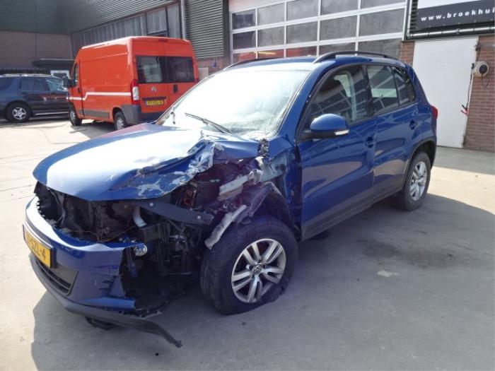 Volkswagen Tiguan 2.0 TDI 16V Blue Motion Épave (2012, Bleu)