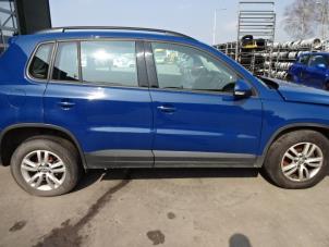 Volkswagen Tiguan 2.0 TDI 16V Blue Motion Épave (2012, Bleu)