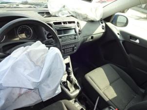 Volkswagen Tiguan 2.0 TDI 16V Blue Motion Épave (2012, Bleu)