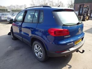 Volkswagen Tiguan 2.0 TDI 16V Blue Motion Épave (2012, Bleu)