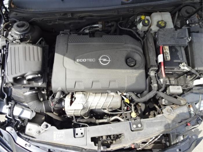 Opel Insignia Sports Tourer 2.0 CDTI 16V 160 Ecotec 4x4 Samochód złomowany (2010, Szary)
