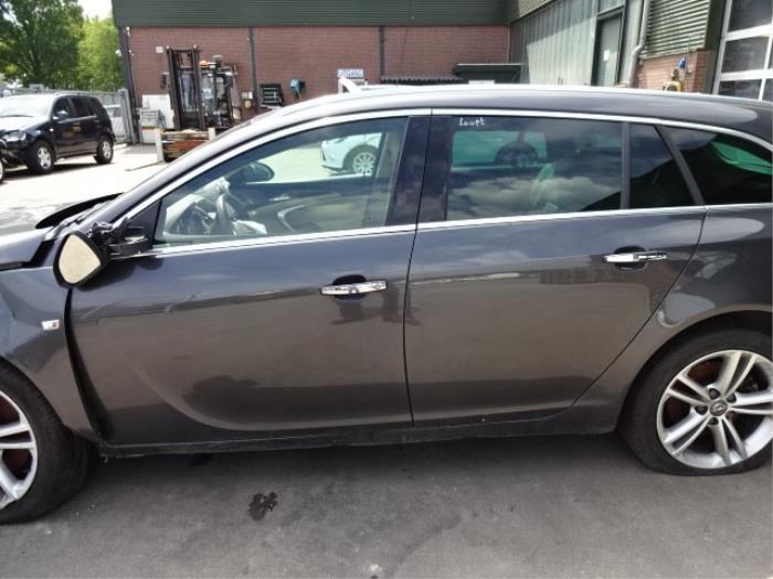 Opel Insignia Sports Tourer 2.0 CDTI 16V 160 Ecotec 4x4 Samochód złomowany (2010, Szary)