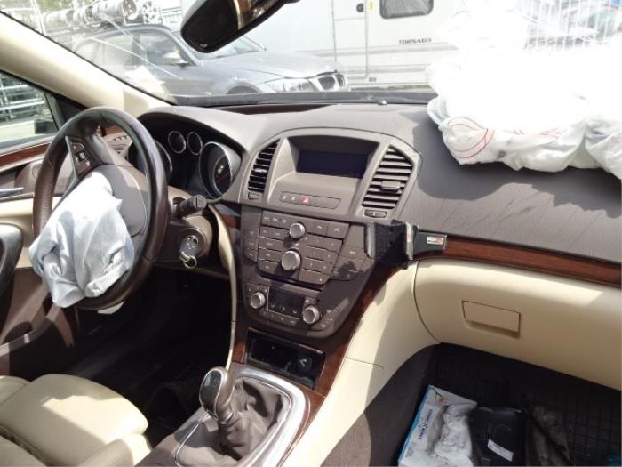 Opel Insignia Sports Tourer 2.0 CDTI 16V 160 Ecotec 4x4 Samochód złomowany (2010, Szary)