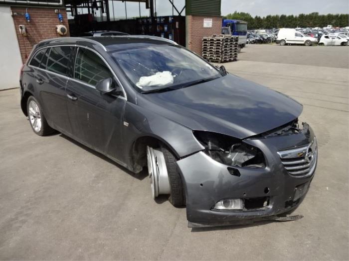 Opel Insignia Sports Tourer 2.0 CDTI 16V 160 Ecotec 4x4 Samochód złomowany (2010, Szary)