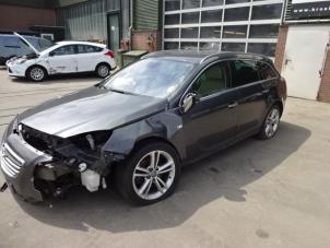 Opel Insignia Sports Tourer 2.0 CDTI 16V 160 Ecotec 4x4 Samochód złomowany (2010, Szary)