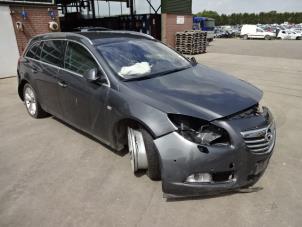 Opel Insignia Sports Tourer 2.0 CDTI 16V 160 Ecotec 4x4 Samochód złomowany (2010, Szary)