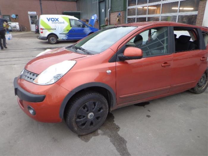 Nissan note orange